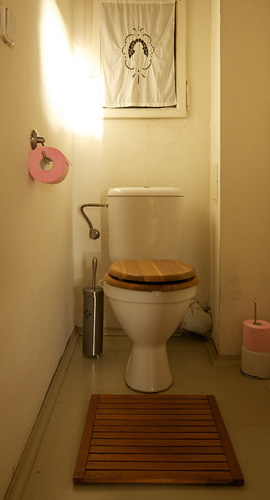 TOILET