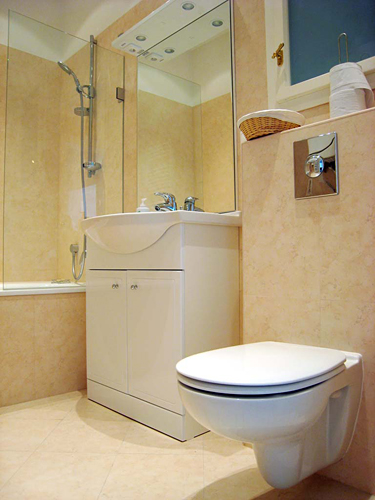 
Bathroom in Obecni Dvur appartament.  Prague Hotel apartment accommodation offered  by accommodations in Prague. This short-term apartment rental Accomodation close to Prague’s Old Town Square and Obecni Dum and is in Stare Mesto and is offered by appartaments in Prague