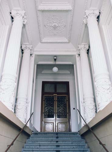 
The entrance foyer to Spanelska apartment building where we have the Spanelska apartment. Spanelska, an apartment offered by Prague Accommodations, is near to Prague’s Wenceslas Square and the main train station.