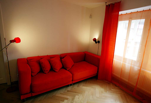 
The orange living room in Janska 7, appartament 5.  Prague Hotel apartment accommodation is offered  by accommodation in Prague and apartments in Prague. This short-term apartment rental Accomodation is close to Prague’s Charles Bridge and Malostranske Namesti is in Mala Strana and is offered by apartments in Prague