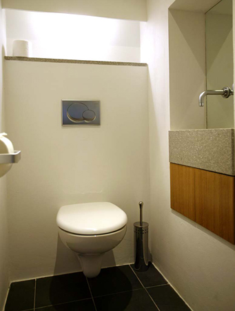 
toilet to appartament 6 in Janska 7. Prague Hotel apartment accommodation offered  by accommodations in Prague. This short-term apartment rental Accomodation is close to Prague’s Charles Bridge and Malostranske Namesti is in Mala Strana off Nerudova Street