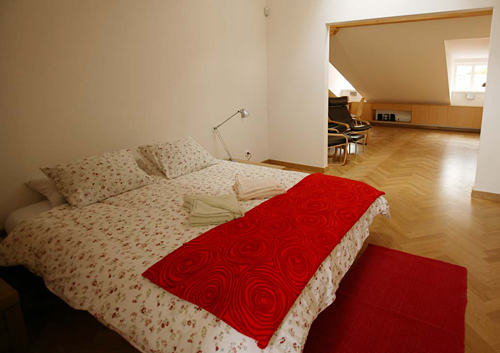 
Apt. 9 in Residence Janska, accommodation appartment 9 an apparatment in Prague. Apt. 9 is offered by Prague Accommodations. This apartment Accomodation is close to Prague’s Charles Bridge and Malostranske Namesti and is in Mala Strana it has lovely views of Prague’s St.Nicholas Cathedral and Petrink Hill. Mala Strana Prague Accommodation is rare